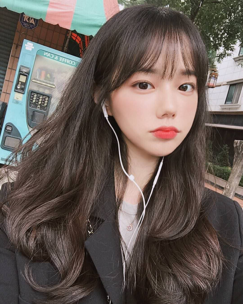 toc-uon-mai-thua-1 Tóc uốn xoăn lọn to mái thưa