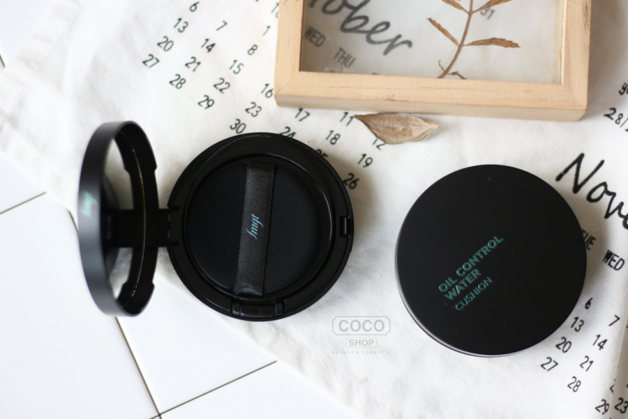 The Face Shop Oil Control Water Cushion với thiết kế sang trọng