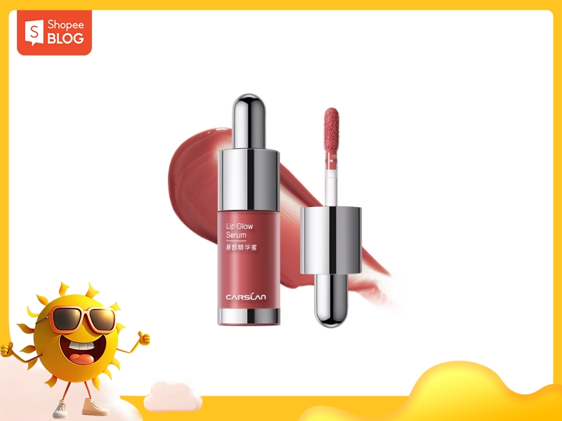 Serum dưỡng môi màu hồng và cọ thoa, nền trắng với trang trí viền vàng và hình mặt trời hoạt hình.