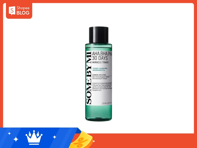 Chai toner màu xanh lá với nắp đen, nhãn ghi thông tin sản phẩm và thương hiệu.