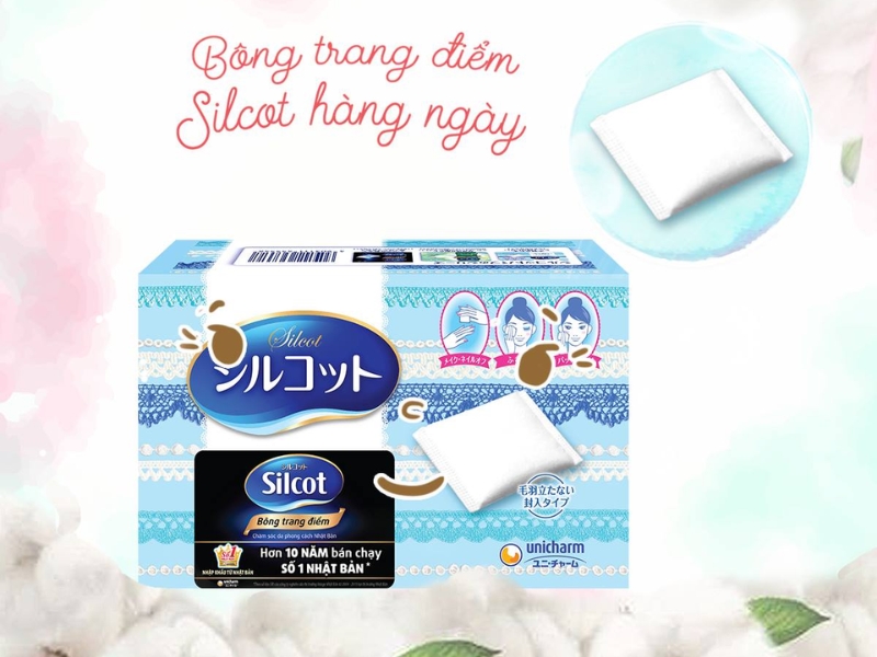 2aa65972-bong-tay-trang-tot-cho-dau-da-mun-4 Hộp bông trang điểm Silcot màu xanh, có hình minh họa cách sử dụng và lời quảng cáo trên nền hoa văn.