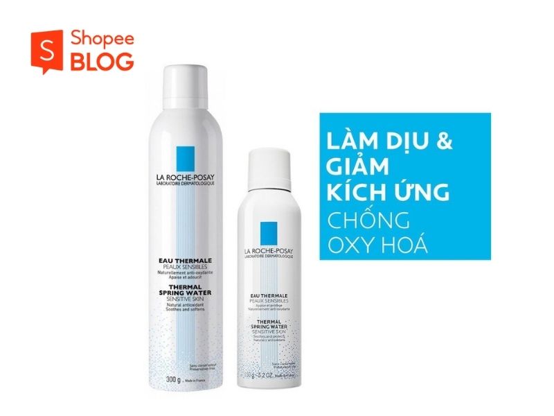 32ad7b7f-xit-khoang-cho-da-kho-1 Hai chai xịt khoáng màu trắng với nhãn màu xanh, kèm chữ tiếng Việt mô tả công dụng sản phẩm.