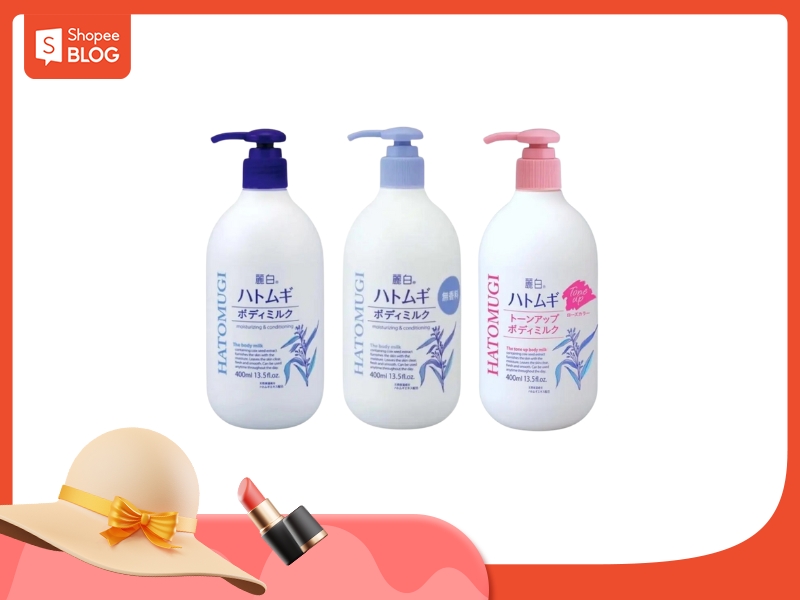 Ba chai sữa dưỡng thể với nắp bơm màu xanh và hồng, nền trắng, có chữ và hình trang trí.