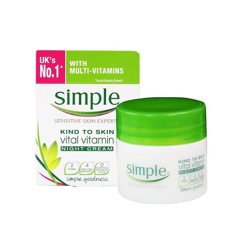 70f3a481-review-kem-duong-am-simple-3 Simple Vital Vitamin Cream có dạng hũ nhỏ gọn với hai loại ban ngày và ban đêm