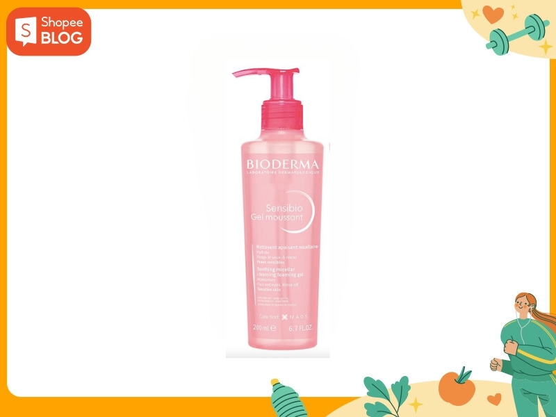 Chai gel rửa mặt Bioderma Sensibio màu hồng, dung tích 200 ml, nền trắng, viền trang trí cam.