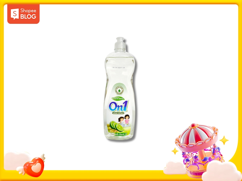 Chai nước rửa chén On1 với hình ảnh trái chanh và biểu tượng trẻ em, nền trắng với khung viền vàng.