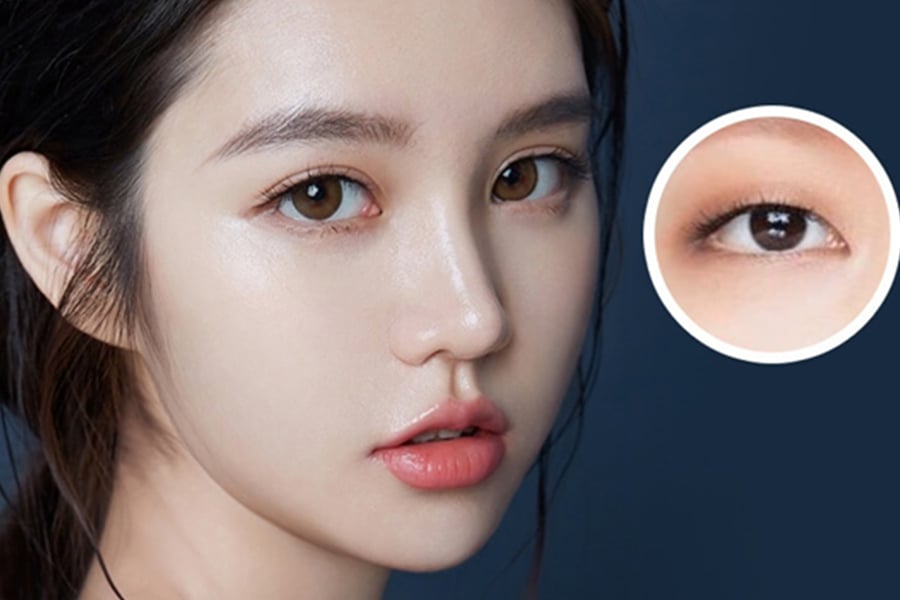 Khuôn mặt người với làn da mịn màng, mắt to. Góc trên phải có hình tròn phóng to một bên mắt.