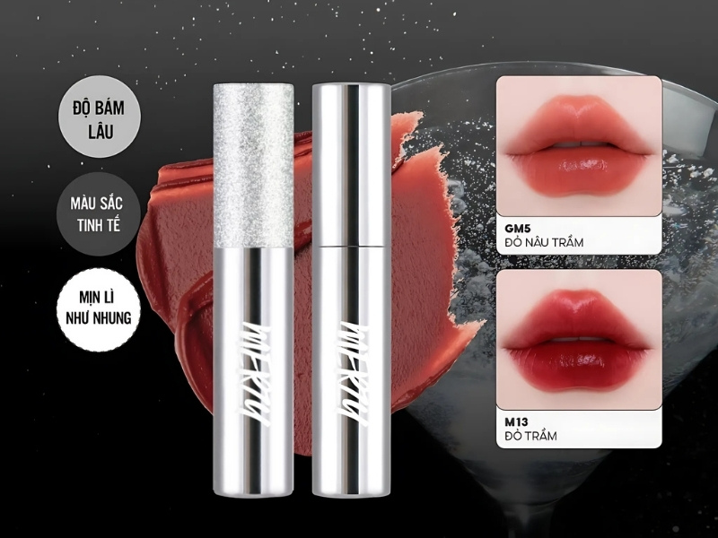 c062eb89-son-merzy-mau-nao-dep-nhat-10 Hai thỏi son màu đỏ, kèm hình mẫu môi với hai sắc độ; nền đen cùng dòng chữ mô tả đặc điểm sản phẩm.