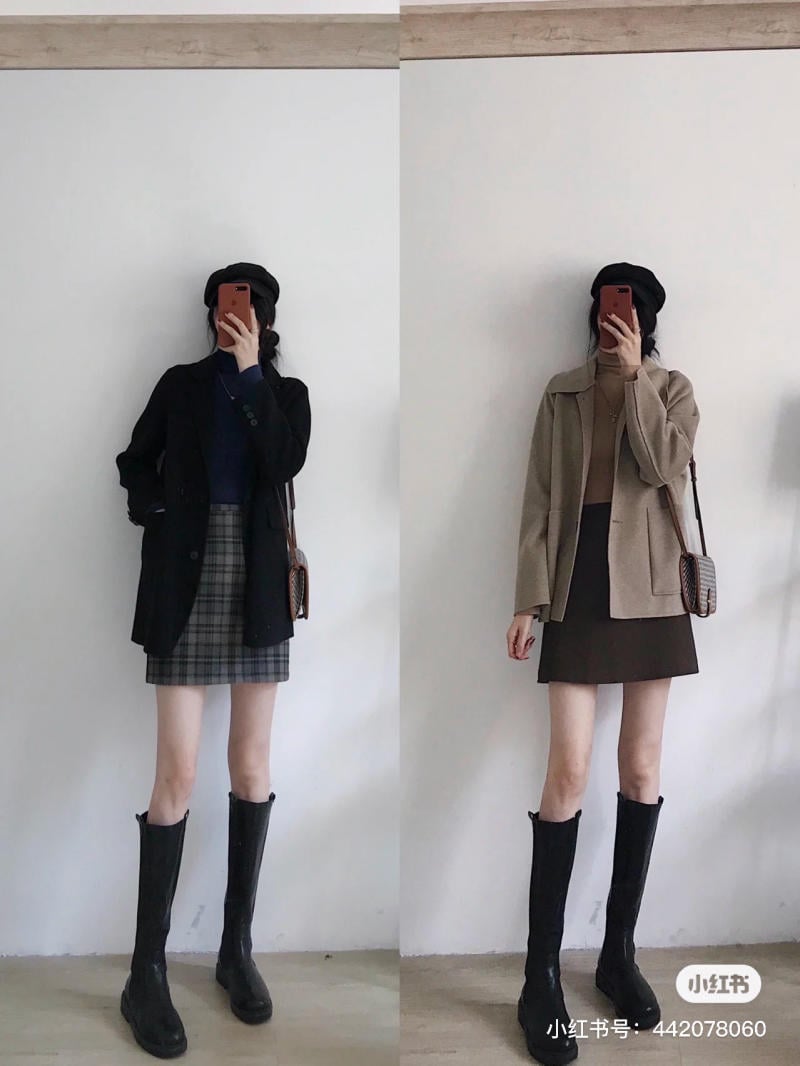 Người mẫu chụp ảnh trong gương, mặc trang phục mùa thu với áo khoác, mũ beret, và giày bốt cao cổ.
