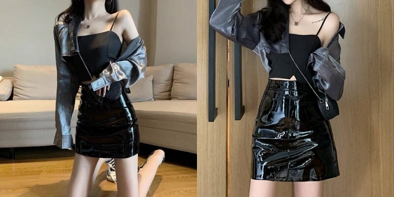 Người mẫu mặc váy da bóng đen, áo hai dây và áo khoác, chụp trong nhà trước ghế sofa và cửa gỗ.
