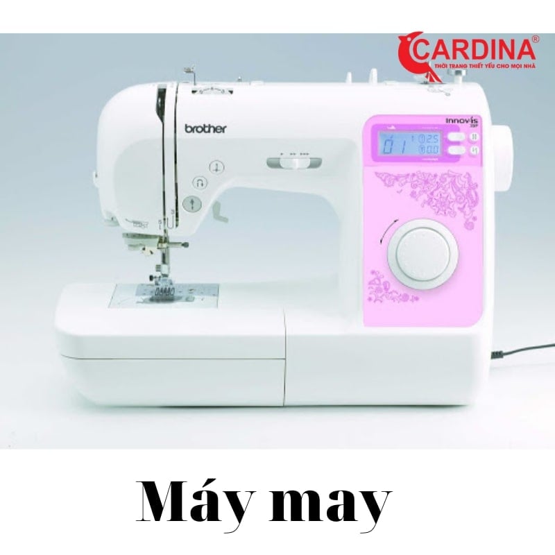Máy may điện tử màu trắng và hồng với màn hình hiển thị, logo và thương hiệu ở góc trên phải.