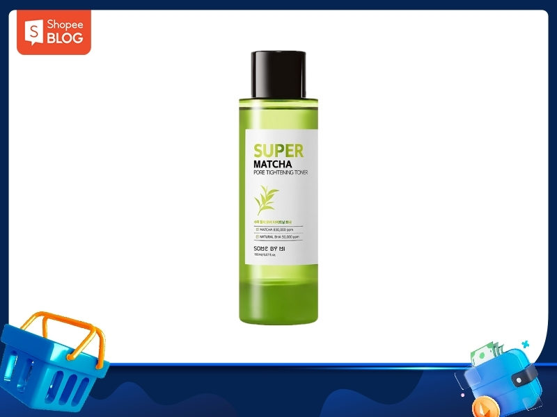 d4040dab-toner-cho-da-thuong-4 Chai toner màu xanh lá có nắp đen, nhãn trắng với chữ và hình ảnh cây trà xanh.