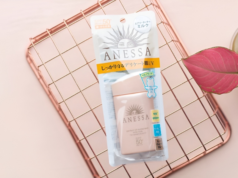 db7666f2-3 Thiết kế độc đáo của kem chống nắng Anessa (Nguồn: Shopee.vn)
