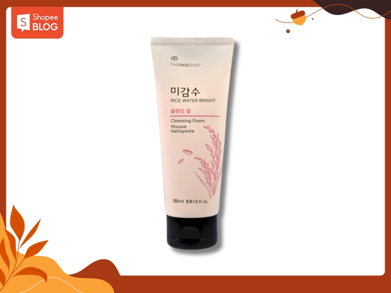 Tuýp sữa rửa mặt màu trắng, dung tích 150ml, in hình cành lúa, nền trắng với viền màu nâu cam.
