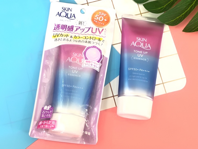 ebd96fe2-8 Vỏ ngoài lấp lánh của kem chống nắng Skin Aqua Tone Up (Nguồn: damask.vn)