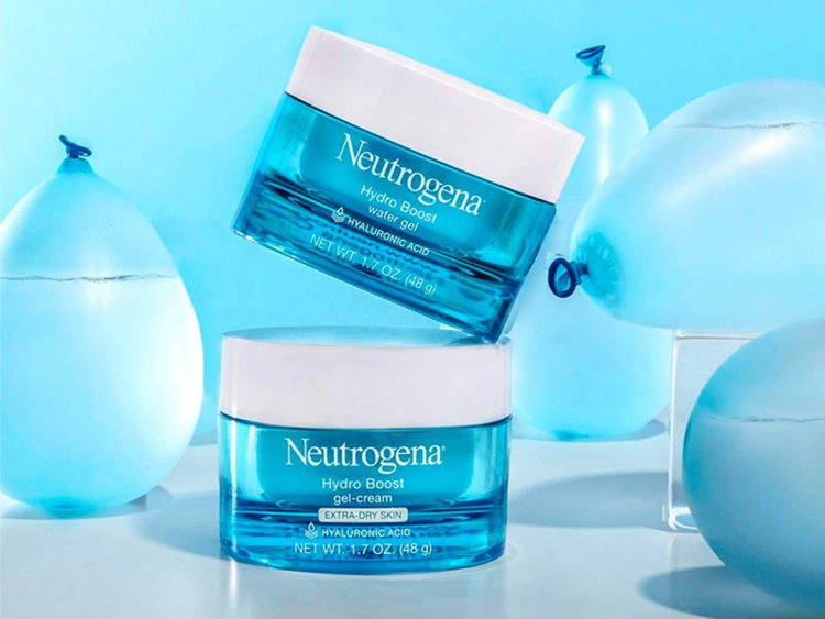 Hai hộp kem Neutrogena Hydro Boost màu xanh, xếp chồng, nền xanh và có bóng bay.