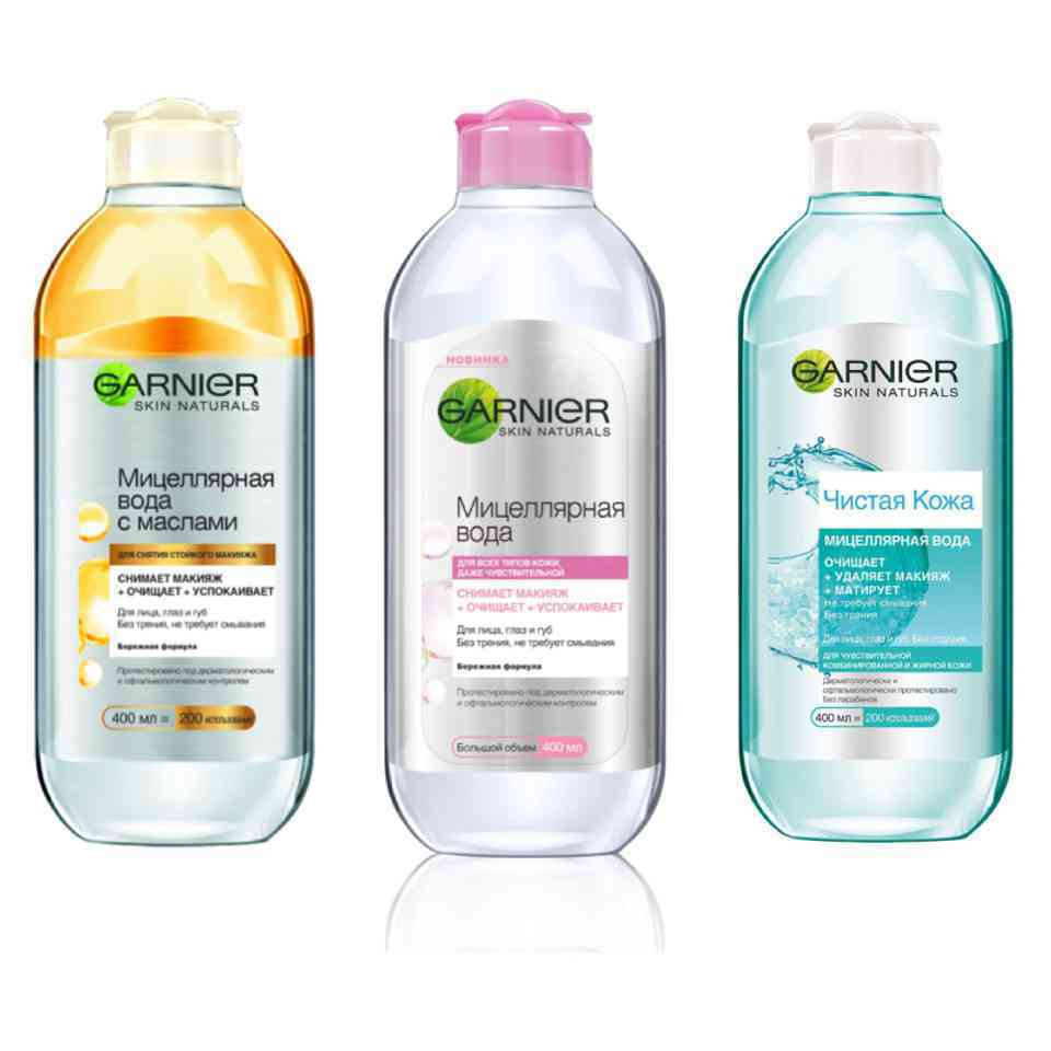 ntt-9 Ba chai nước tẩy trang Garnier với nắp màu khác nhau, gồm vàng, hồng và xanh, dung tích 400ml.