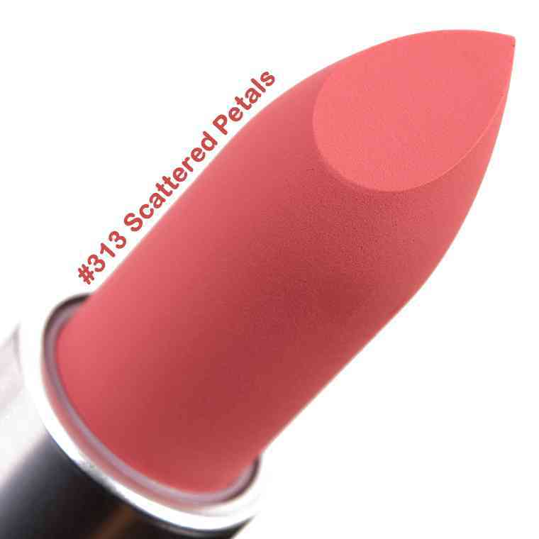 review-son-mac-power-kiss-6 Thỏi son màu hồng cam, mã số 313, với đầu son được cắt vát.