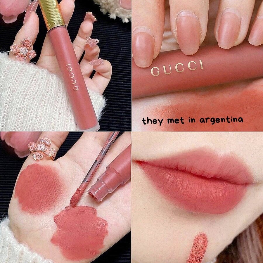 Son môi màu hồng đất, thương hiệu Gucci, được thử nghiệm trên tay và môi, kèm dòng chữ "they met in argentina".