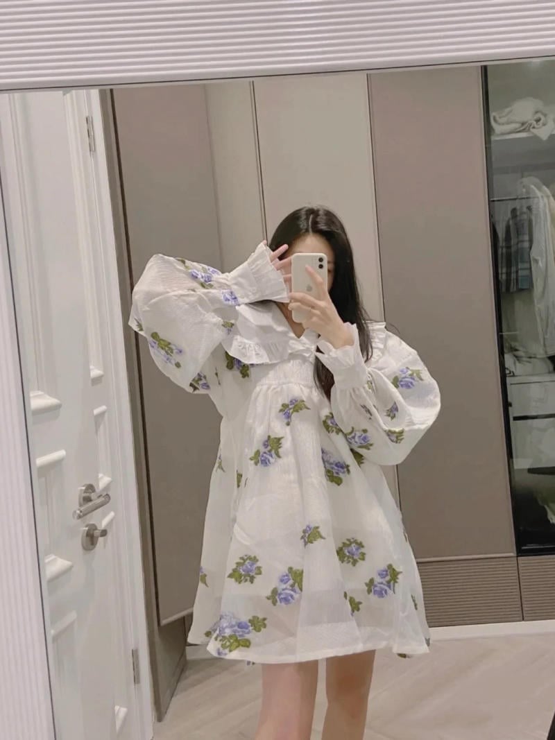 Vì sao thiết kế cổ sen được yêu thích như vậy?