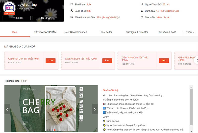 Giao diện trang web bán hàng trực tuyến với thông tin cửa hàng, sản phẩm và các mã giảm giá khác nhau.