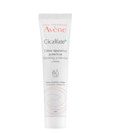Tuýp kem dưỡng da màu trắng có nhãn hiệu Avène Cicalfate+, dành cho da nhạy cảm và kích ứng.