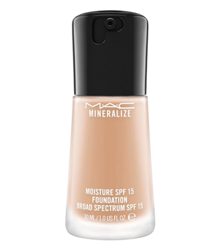 Chai kem nền có nắp đen và thân trong suốt, chứa dung dịch màu be, dung tích 30ml, có SPF 15.