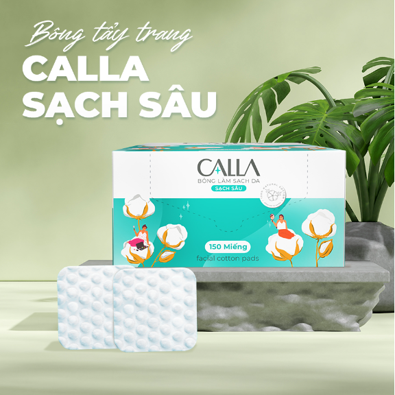 Hộp bông tẩy trang Calla, nền xanh lá, có họa tiết bông vải và lá cây trang trí.