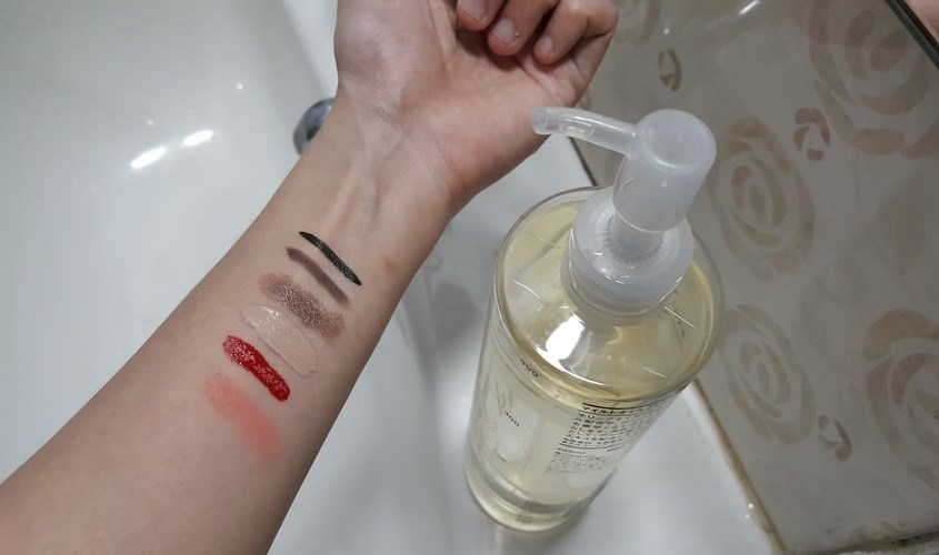 Top 8 Dầu Tẩy Trang Cho Da Nhạy Cảm: Lành Tính, Ngăn Ngừa Mụn Hiệu Quả 3 Da nhạy cảm có nên sử dụng dầu tẩy trang?