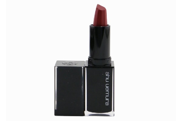 Đánh giá Son Shu Uemura: Điều Gì Khiến Phái Đẹp Say Mê? 6 Thỏi son môi màu đỏ, vỏ đen bóng, có khắc chữ trắng, đặt trên nền trắng.