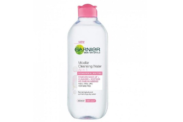 Chai nước tẩy trang micellar với nắp màu hồng, dung tích 400ml, phù hợp cho mọi loại da.