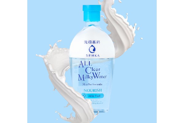 Chai nước tẩy trang màu xanh dương nhạt, với dòng chữ "Senka All Clear Milky Water" trên nền xanh.