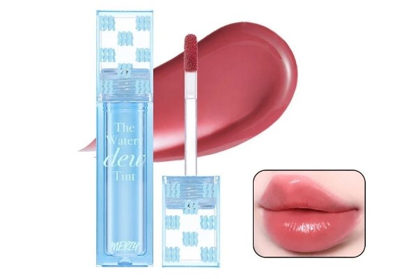 Son tint nước màu hồng, kèm cọ, mẫu màu trên giấy và hình minh họa đôi môi thoa son.