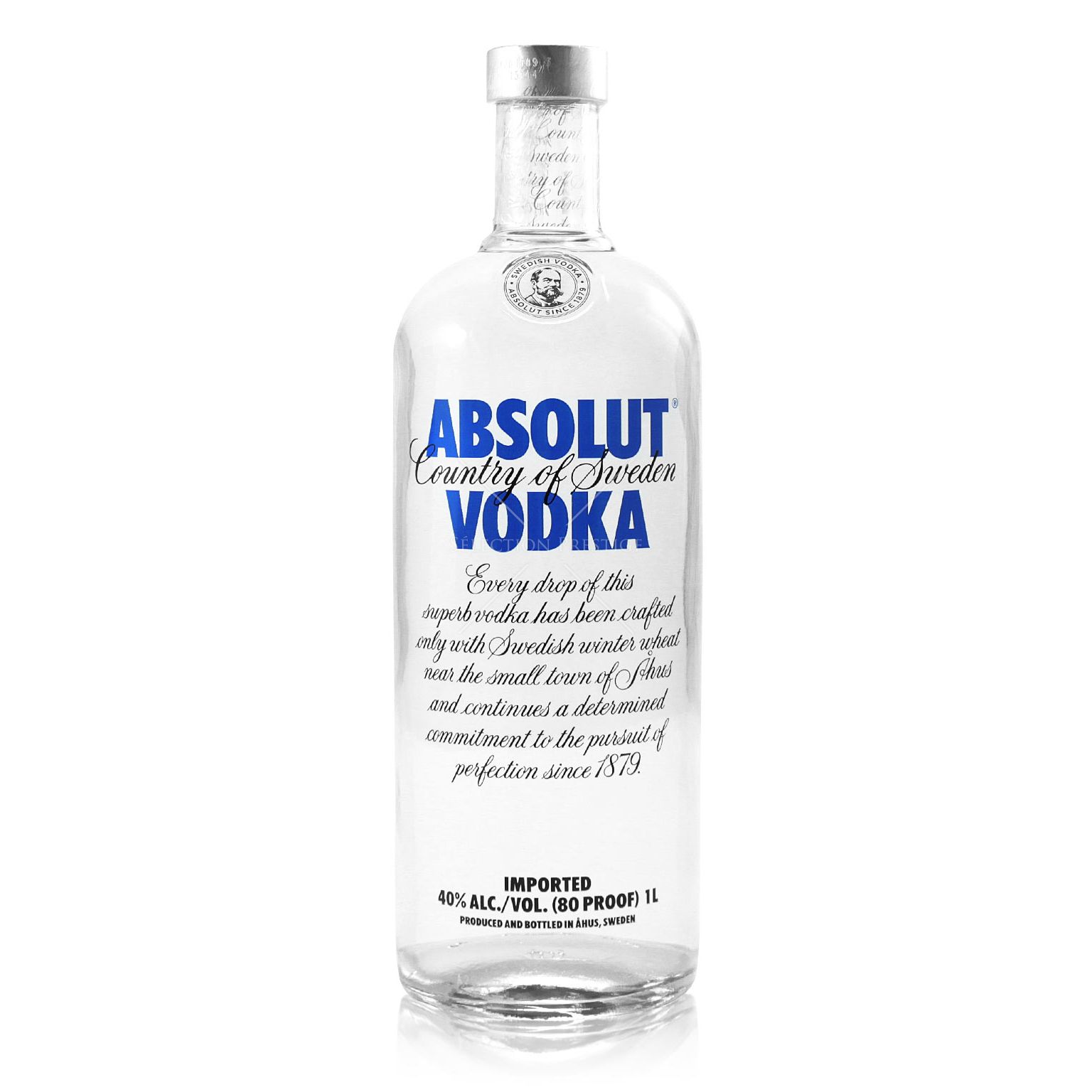 Chai rượu vodka với nhãn màu xanh và trắng, dung tích 1 lít, nồng độ cồn 40%, sản xuất tại Thụy Điển.