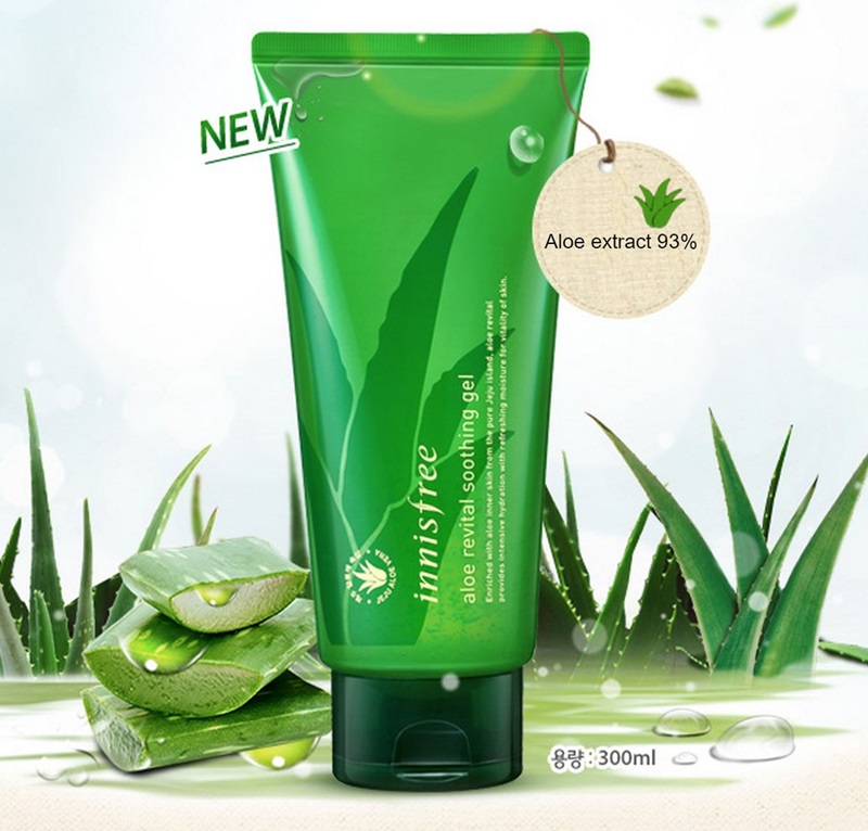 Tuýp gel lô hội màu xanh lá cây, có ghi chiết xuất 93%, trang trí bằng lá lô hội tươi và giọt nước.