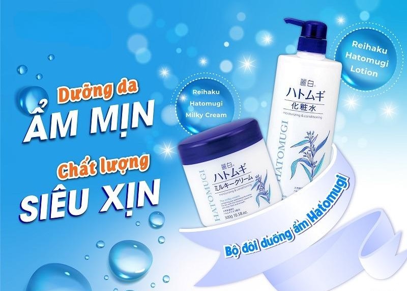 Hình ảnh sản phẩm dưỡng da bao gồm kem và lotion trên nền xanh kèm chữ quảng cáo nổi bật.