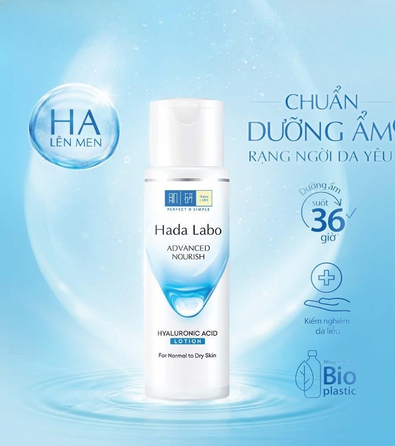 Chai lotion Hada Labo Advanced Nourish trên nền xanh, có chữ và biểu tượng về dưỡng ẩm và nhựa sinh học.