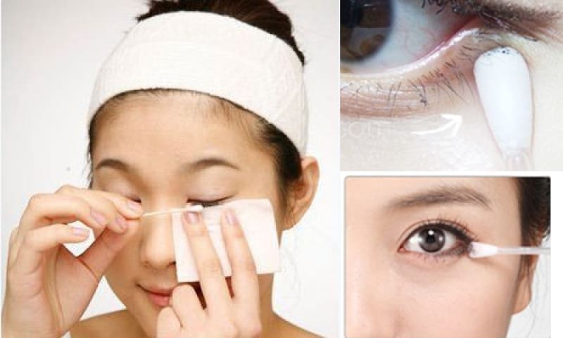 Người phụ nữ dùng bông tẩy trang và tăm bông để làm sạch vùng mắt, có ảnh chụp cận cảnh mắt và tăm bông.