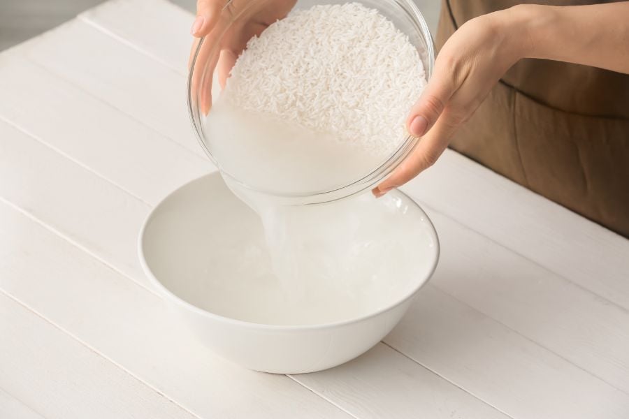 Chuẩn bị trước khi sử dụng mặt nạ nước vo gạo