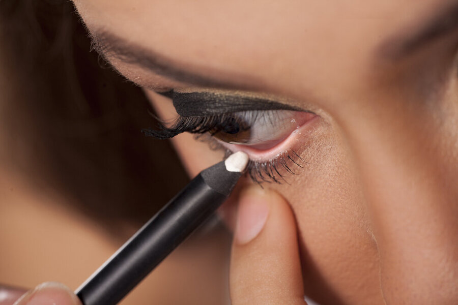 Lựa chọn eyeliner trắng phù hợp