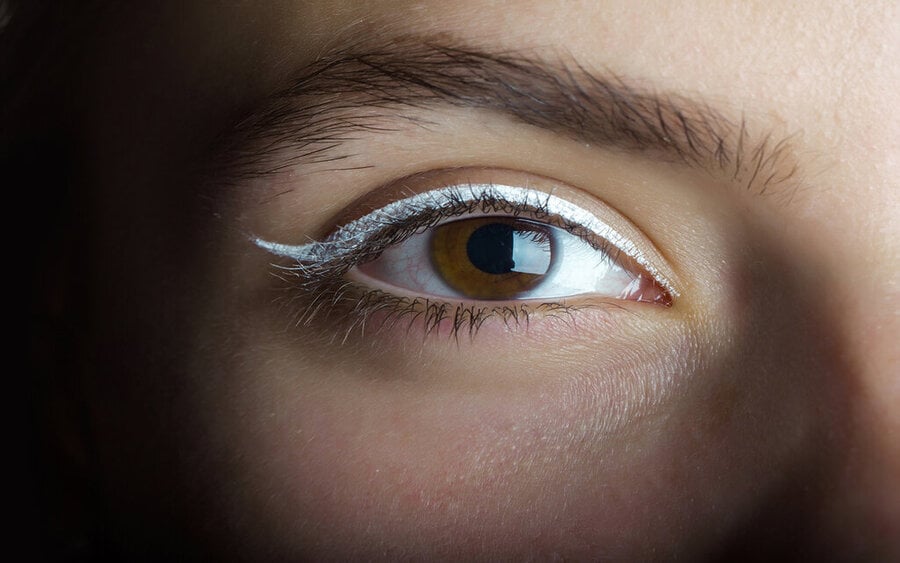 Lưu ý và mẹo khi sử dụng eyeliner trắng