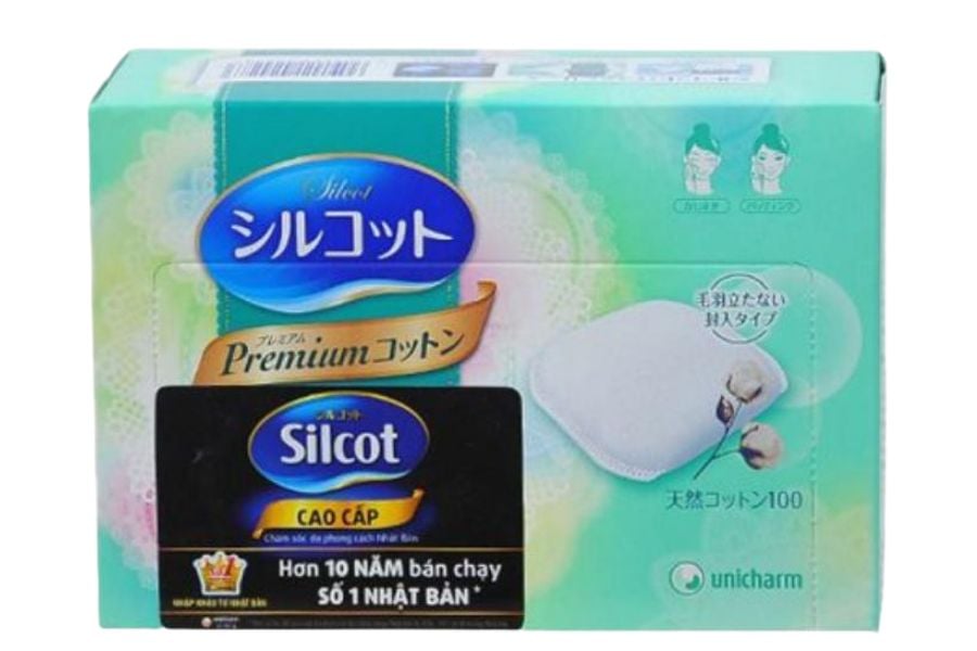 Hộp sản phẩm bông tẩy trang màu xanh, nhãn hiệu Silcot, có hình bông cotton và chữ tiếng Nhật.