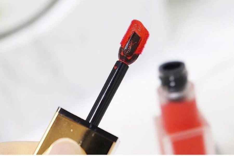 Son kem hết hạn nhận biết và hậu quả khi sử dụng 2 2 dau hieu son kem het han 508ad60ef84443c18ee9ce9aa20be8b2 1