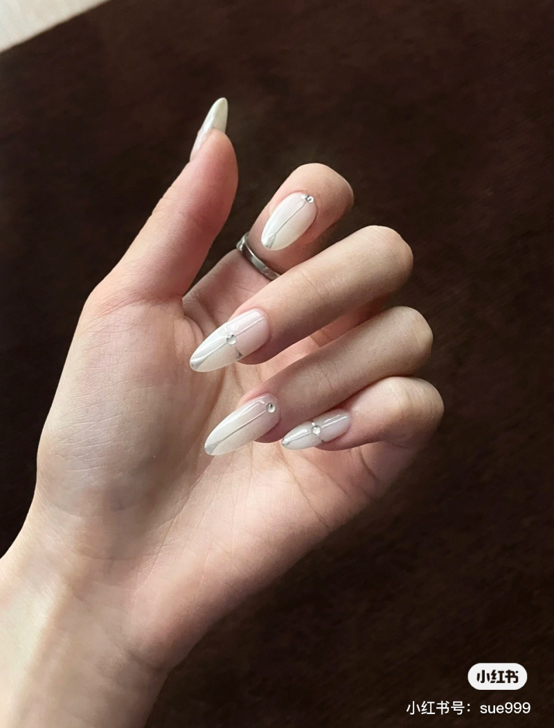 nail trắng