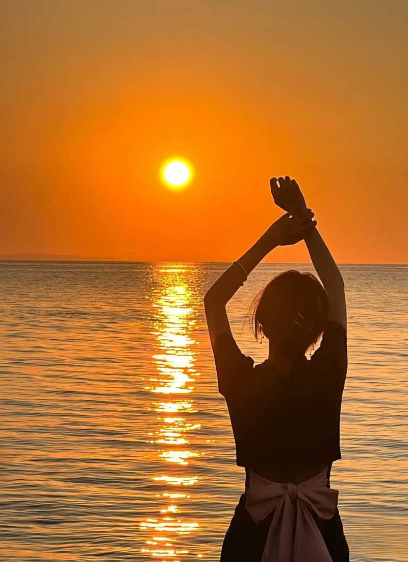 anh-di-bien-chup-sau-lung-_16__82c83bbbbfb544818239620f4c40021b ảnh đi biển chụp sau lưng