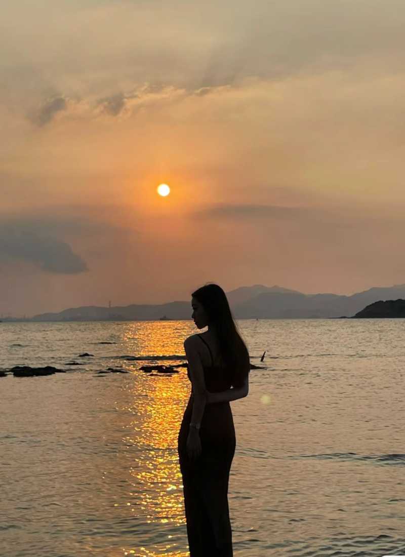 anh-di-bien-chup-sau-lung-_23__ae3e18726af1465b84bfadc291e60958 chụp ảnh đi biển từ sau lưng