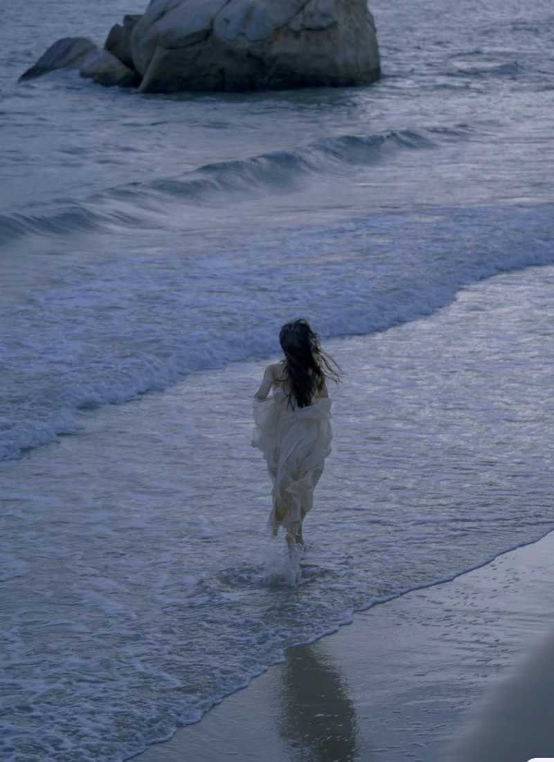 anh-di-bien-chup-sau-lung-_24__381fb94f3ed94a86b53c245b512ac127 hình ảnh đi biển chụp sau lưng