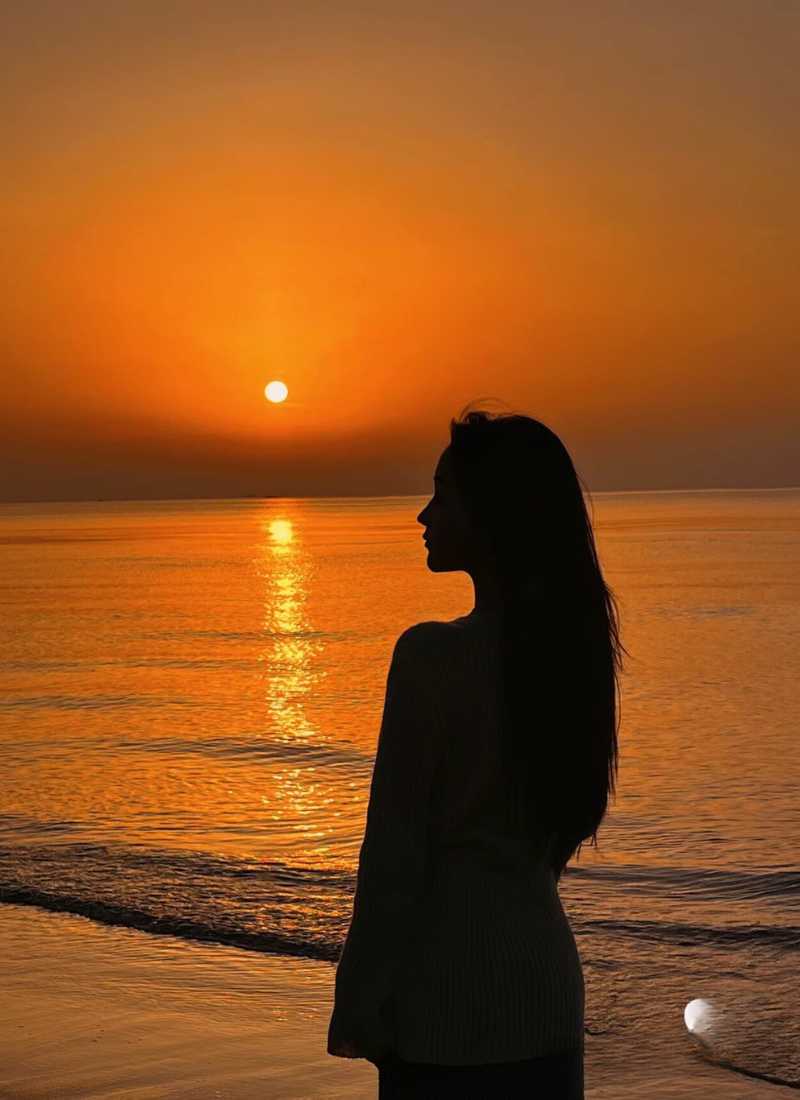 anh-di-bien-chup-sau-lung-_26__a3034a542a304db8aa4beef8d30c31fe ảnh đi biển chụp sau lưng