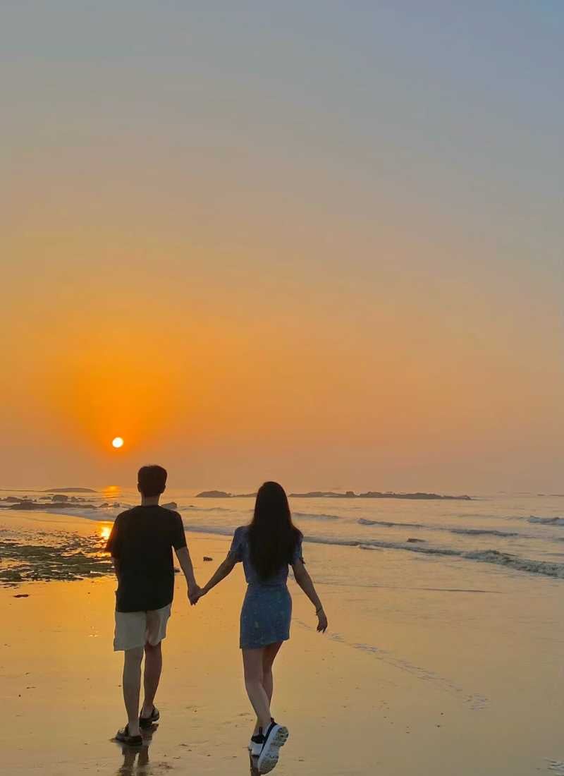 anh-di-bien-chup-sau-lung-_28__75c2de76d5a94bfd97f3fd7e83ecbf02 cách chụp ảnh đi biển từ sau lưng đẹp