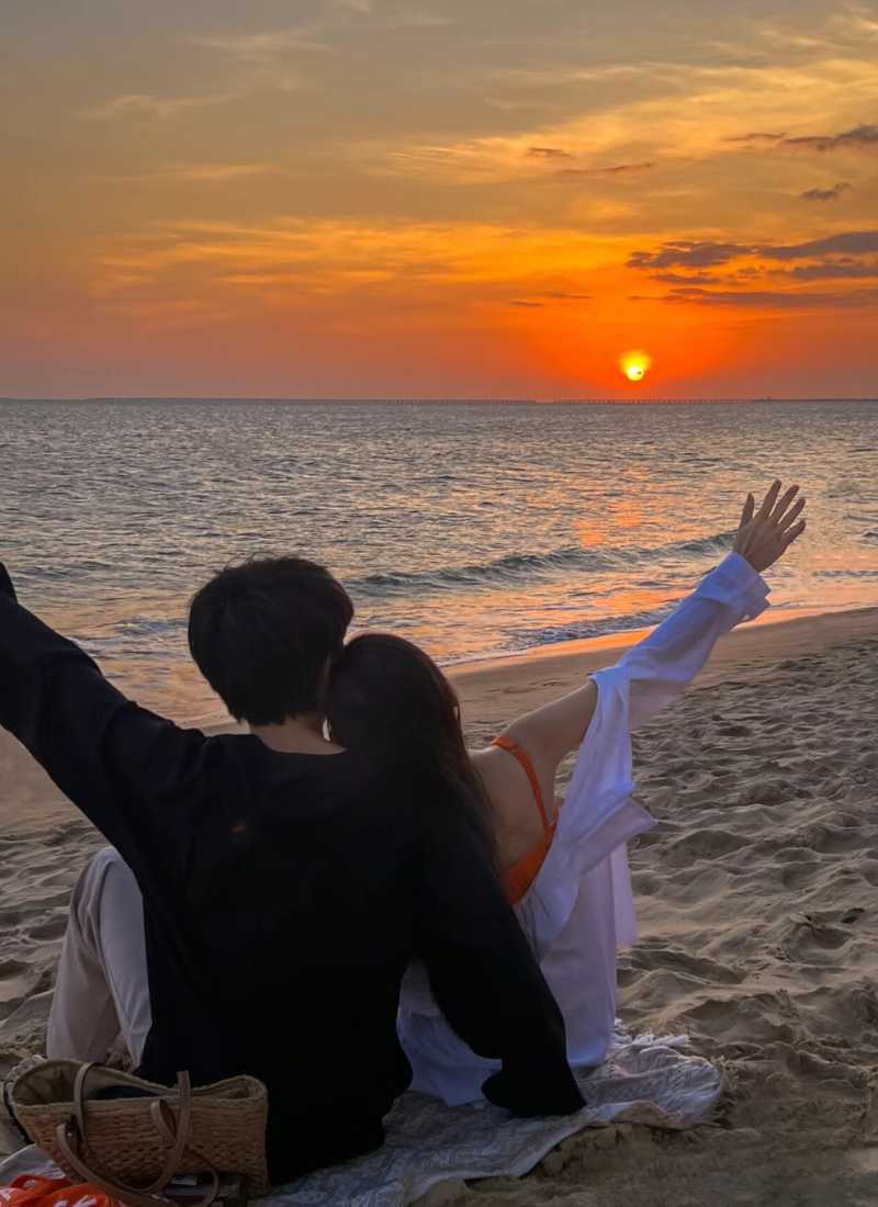 anh-di-bien-chup-sau-lung-_31__f5ecc43ed4954713b239491b91e27e2f ảnh đi biển chụp sau lưng